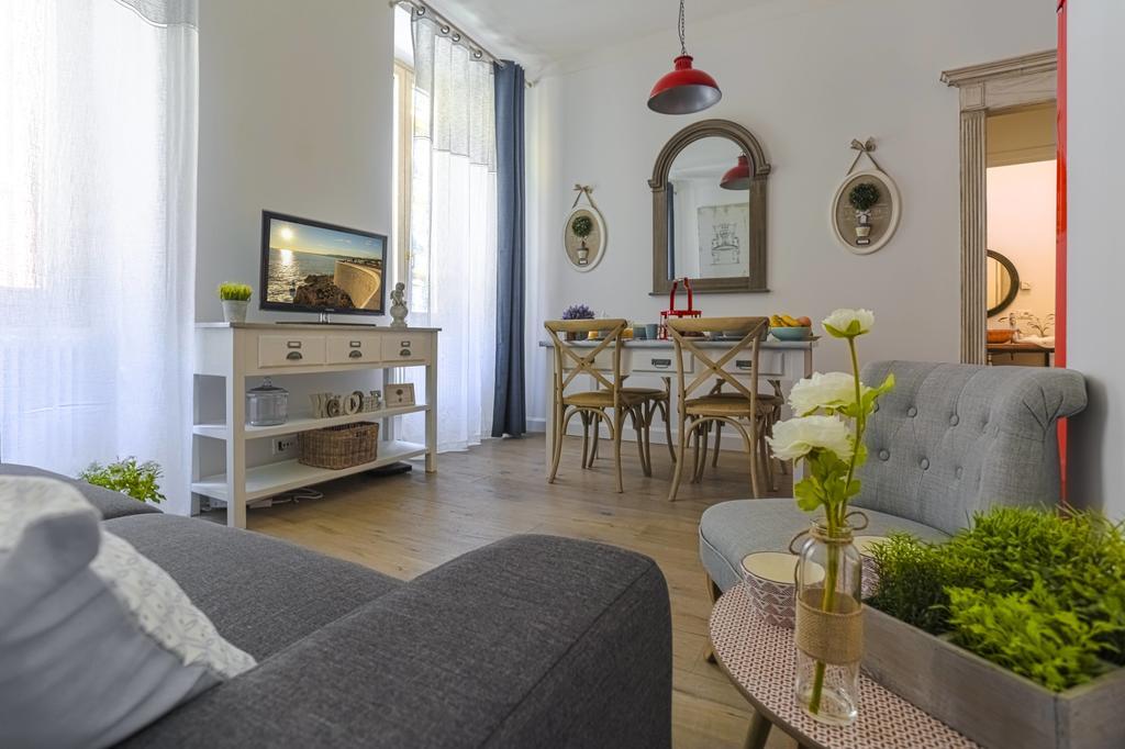 Cassini Gt - 1 Bedroom - Balcony - Place Garibaldi Apartment